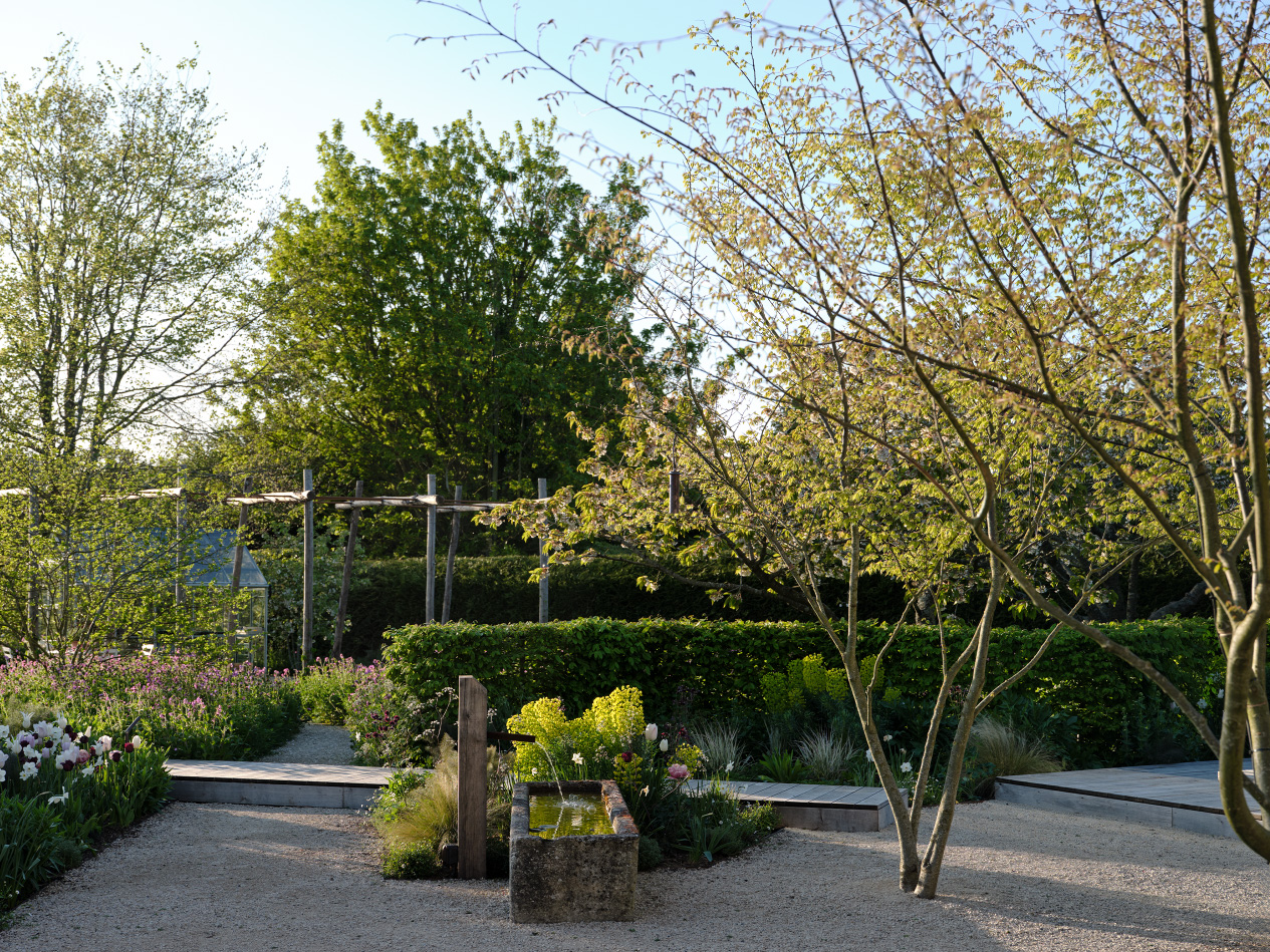 Hard and soft landscaping separates garden rooms