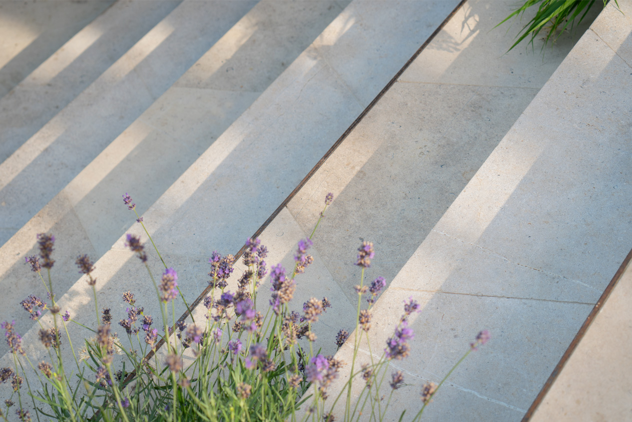 Tessellating Purbeck blocks form sculptural steps