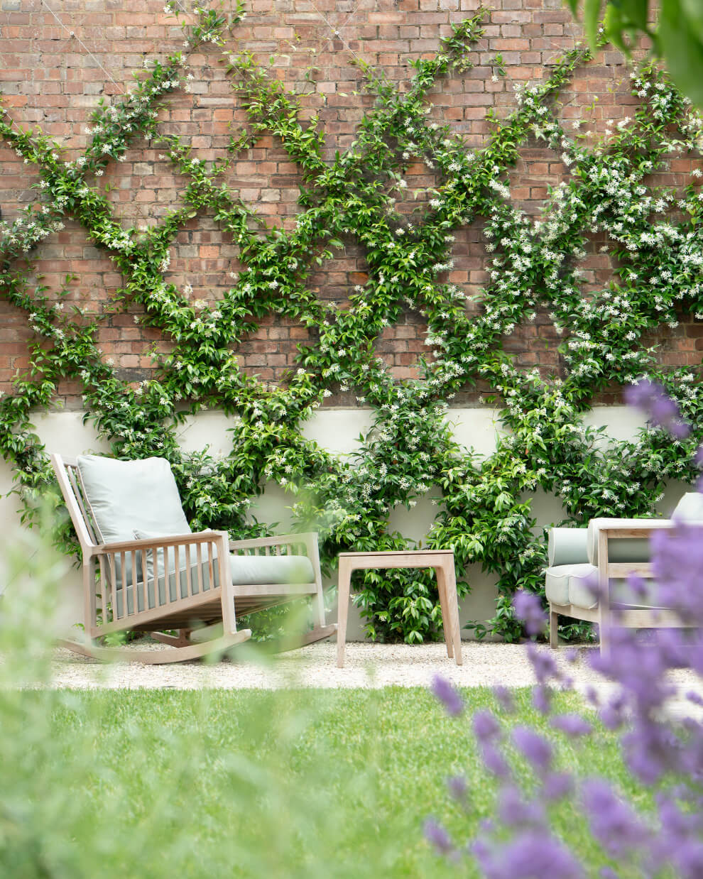 Jacobean windows inspire a perfumed Jasmine lattice