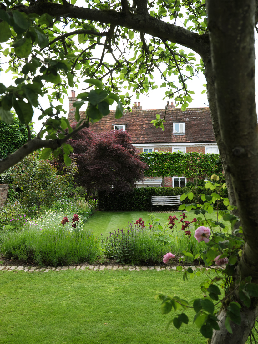 A Quintessential English garden 