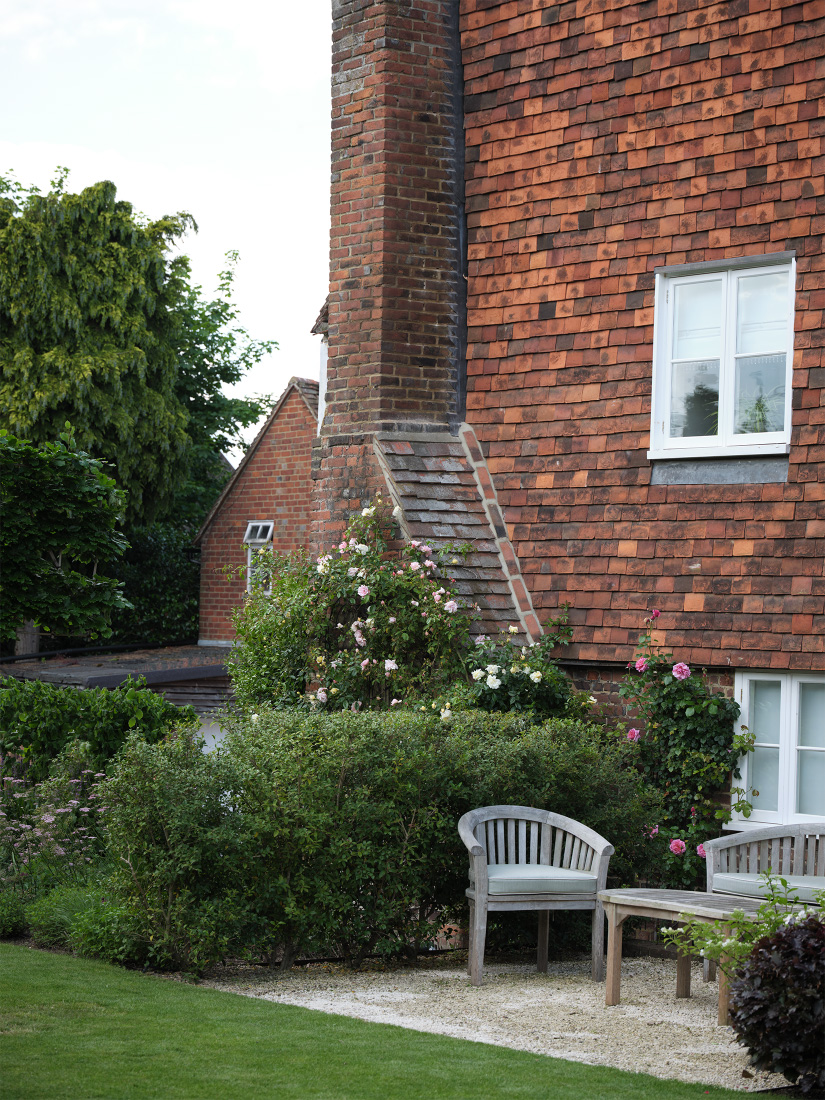A drinks terrace occupies a sheltered nook