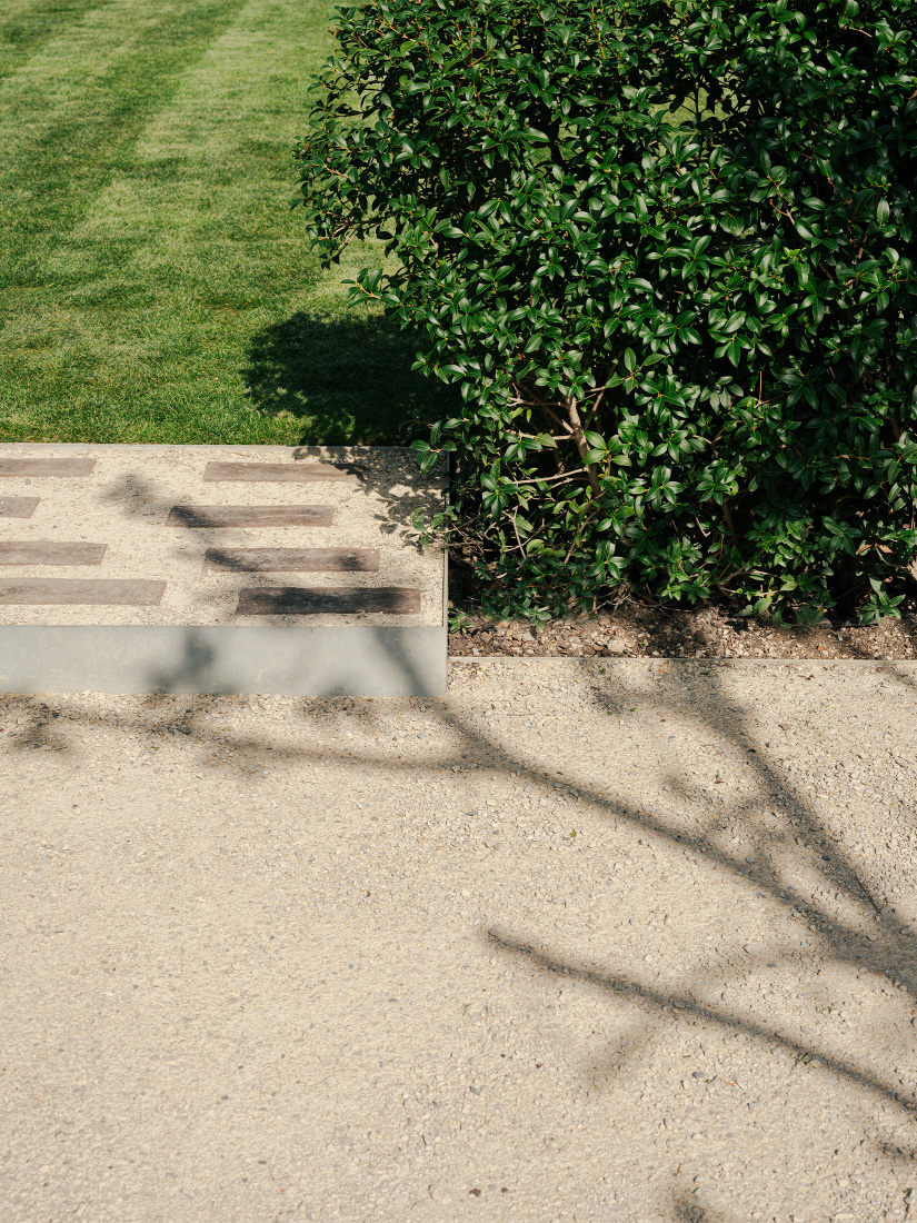 A graphic step guides the way